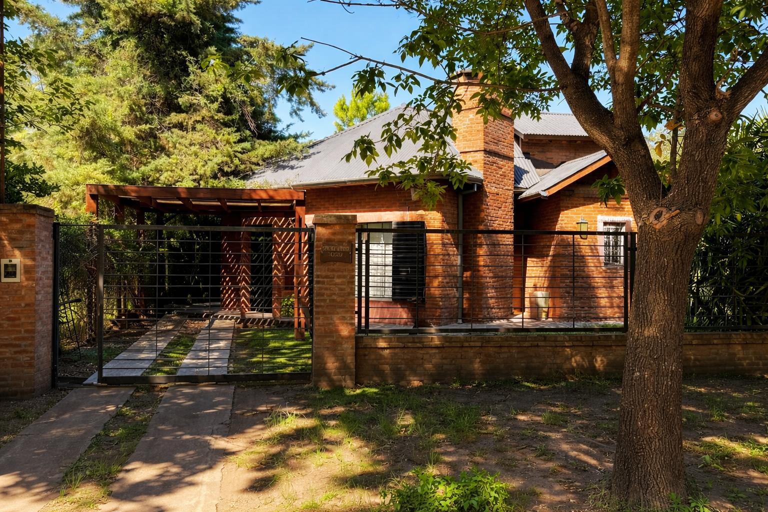 Chalet en Bosque Azul · Roldán — Roldán, Rosario